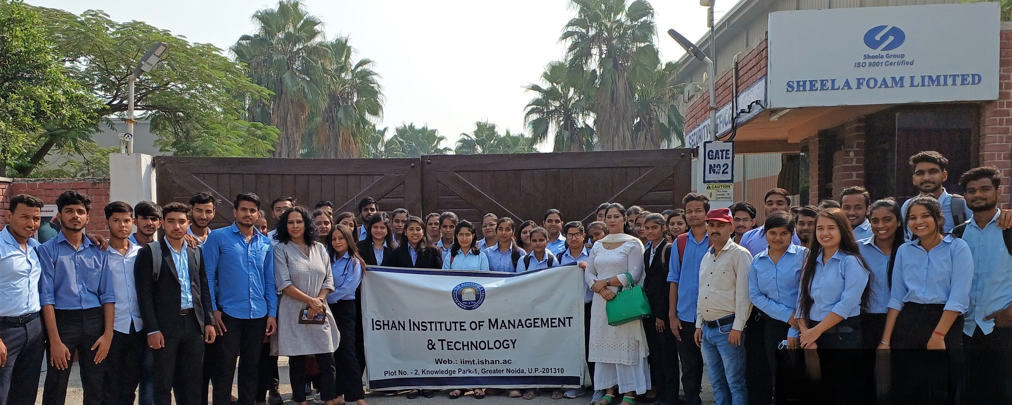 Top B Com Hons College Students gaining practical exposure through Industrial Visit
